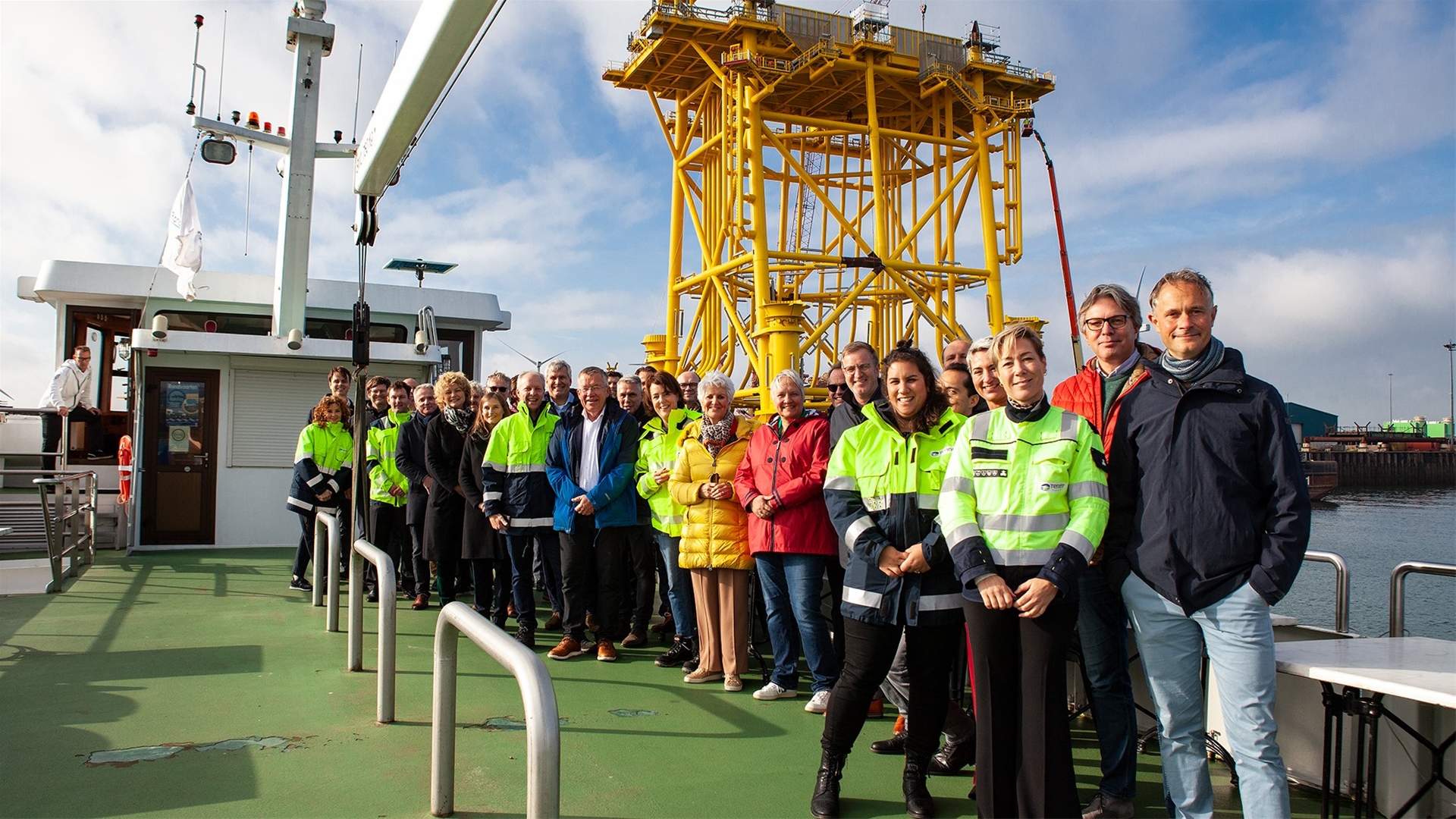 Vertegenwoordigers uit de energiesector, verschillende ministeries en ngo`s aanwezig op het schip Veere.